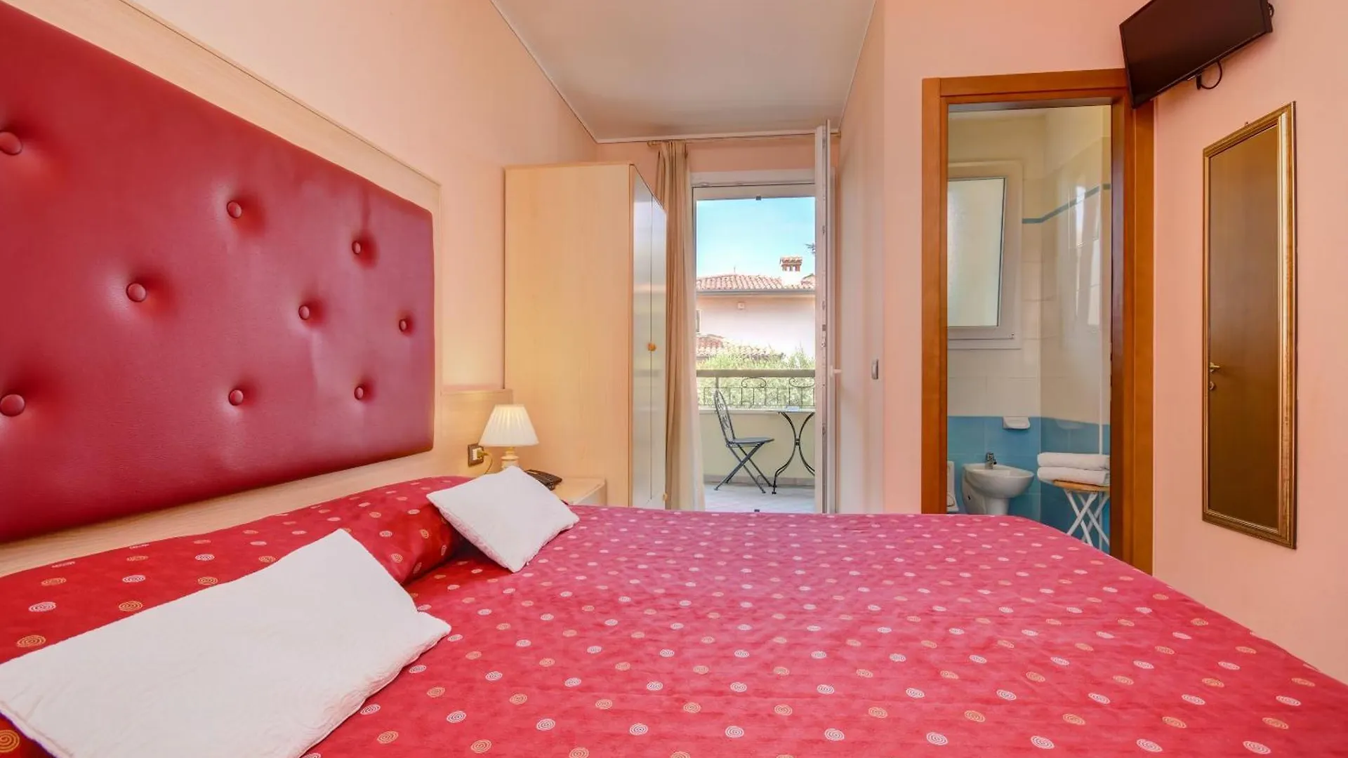 B&B America Sirmione Couette-café