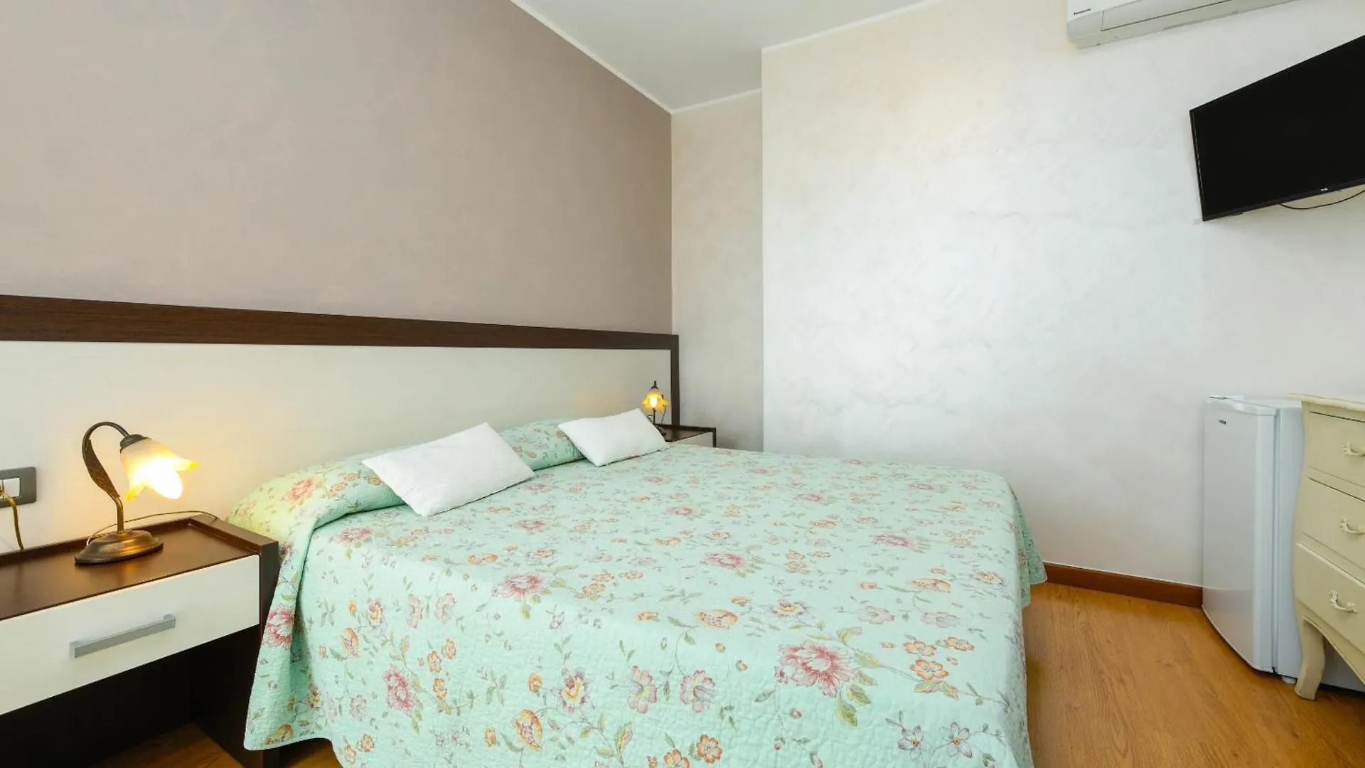 B&B America Sirmione 3*,  Italy
